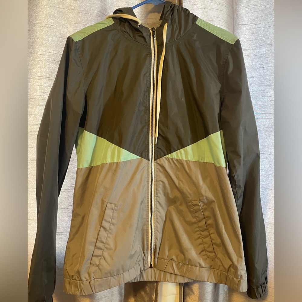 sweater/wind breaker